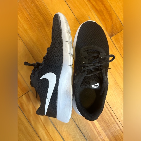 Nike Tanjun Runners COPY - Picture 4 of 8